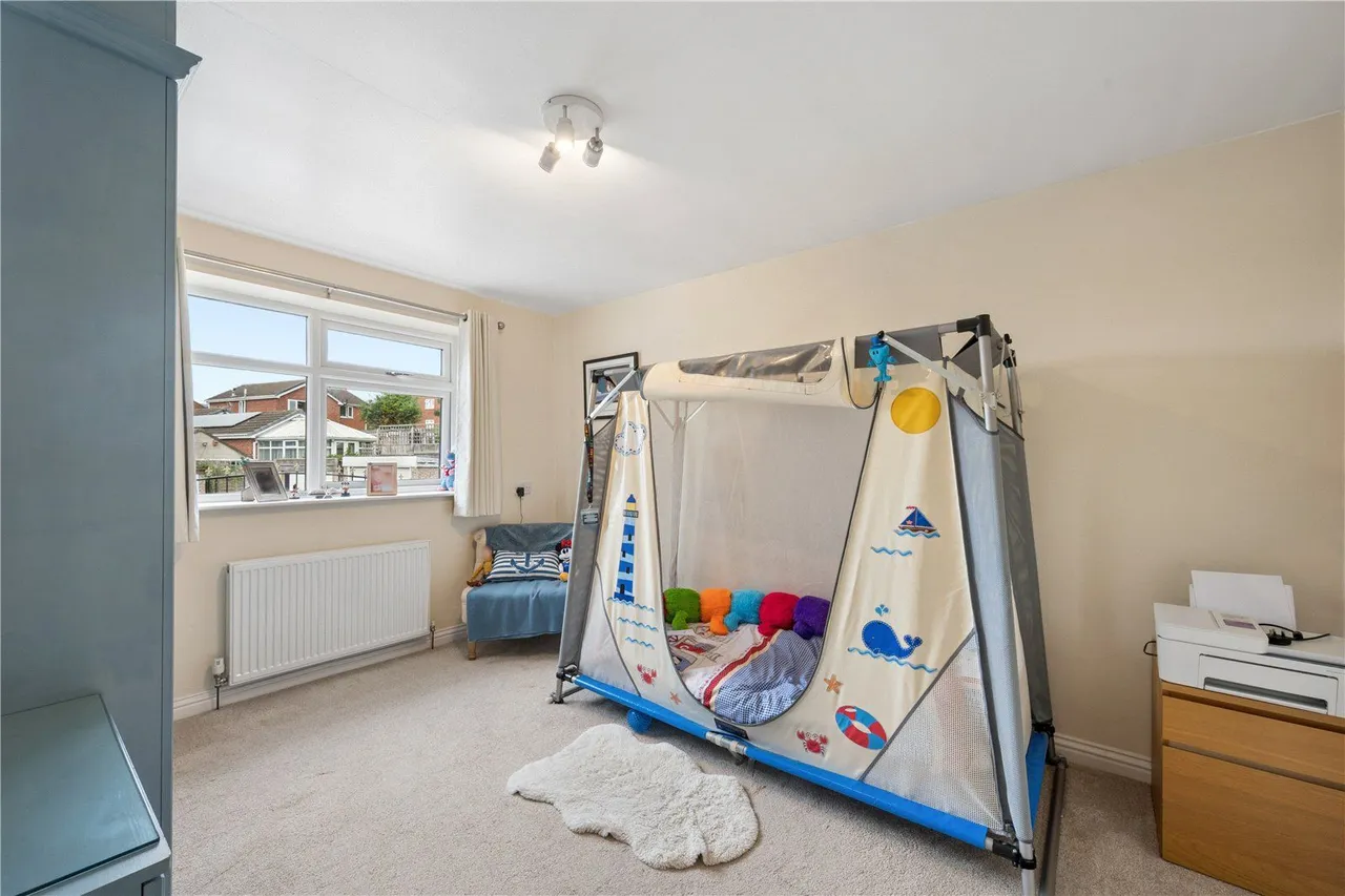 Milton Court, Wakefield, WF3, photo 22
