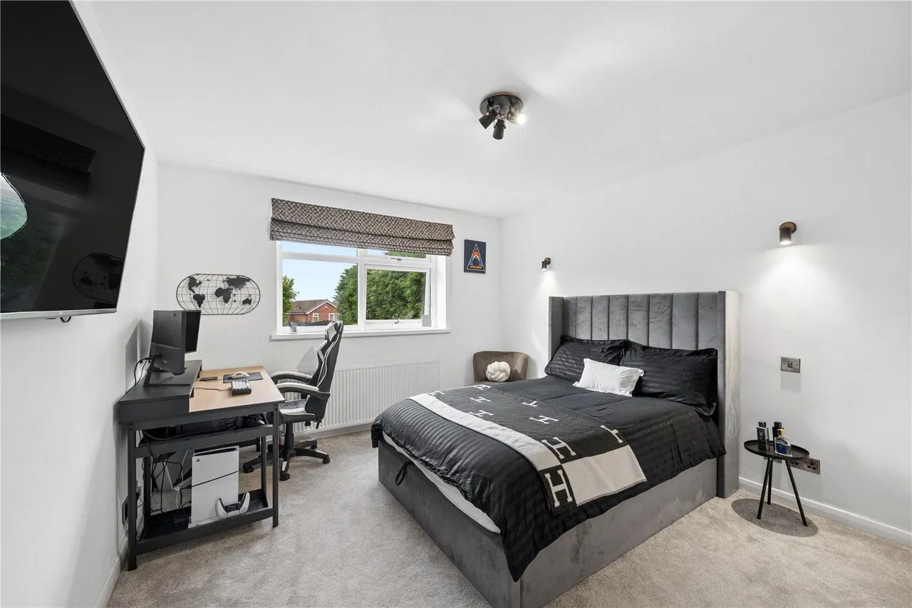 Milton Court, Wakefield, WF3, photo 20