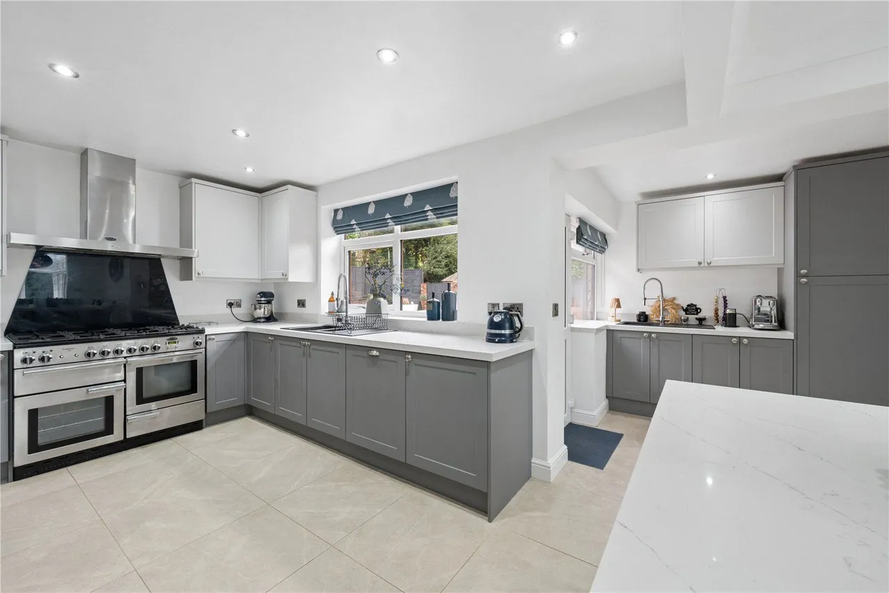 Milton Court, Wakefield, WF3, photo 36