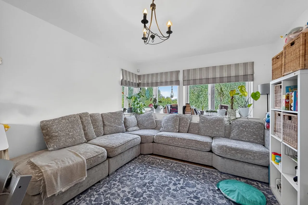 Rosefinch Road, Altrincham, Cheshire WA14 5YB, photo 3