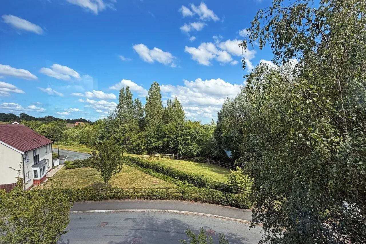 Rosefinch Road, Altrincham, Cheshire WA14 5YB, photo 7