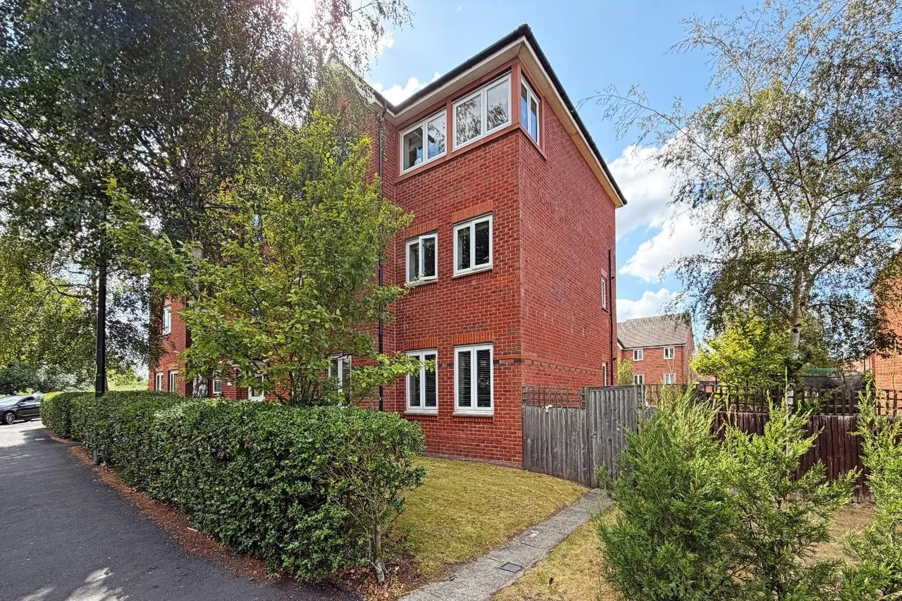 Rosefinch Road, Altrincham, Cheshire WA14 5YB, photo 20
