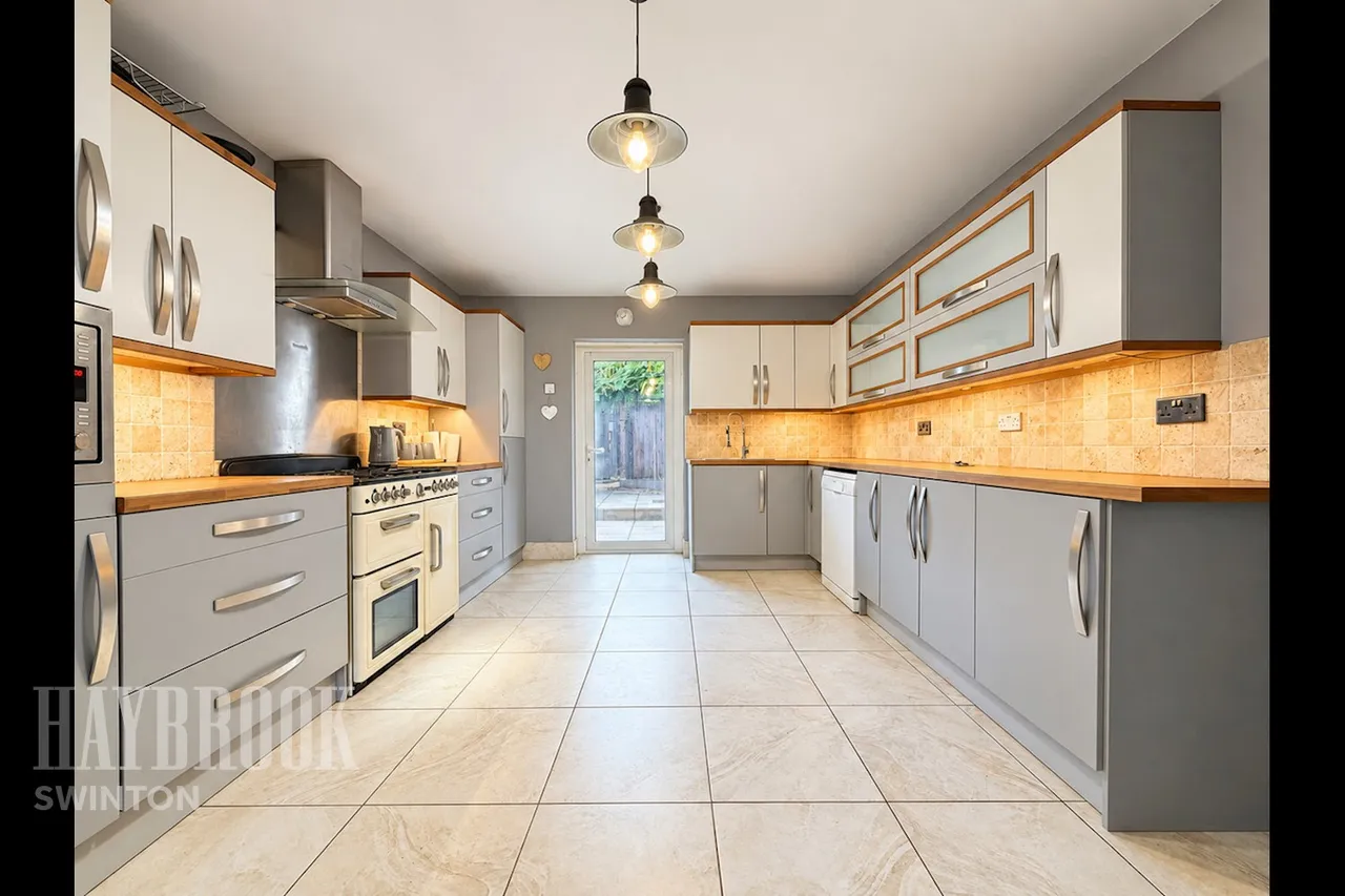 Kilnhurst Road, Rawmarsh, photo 4