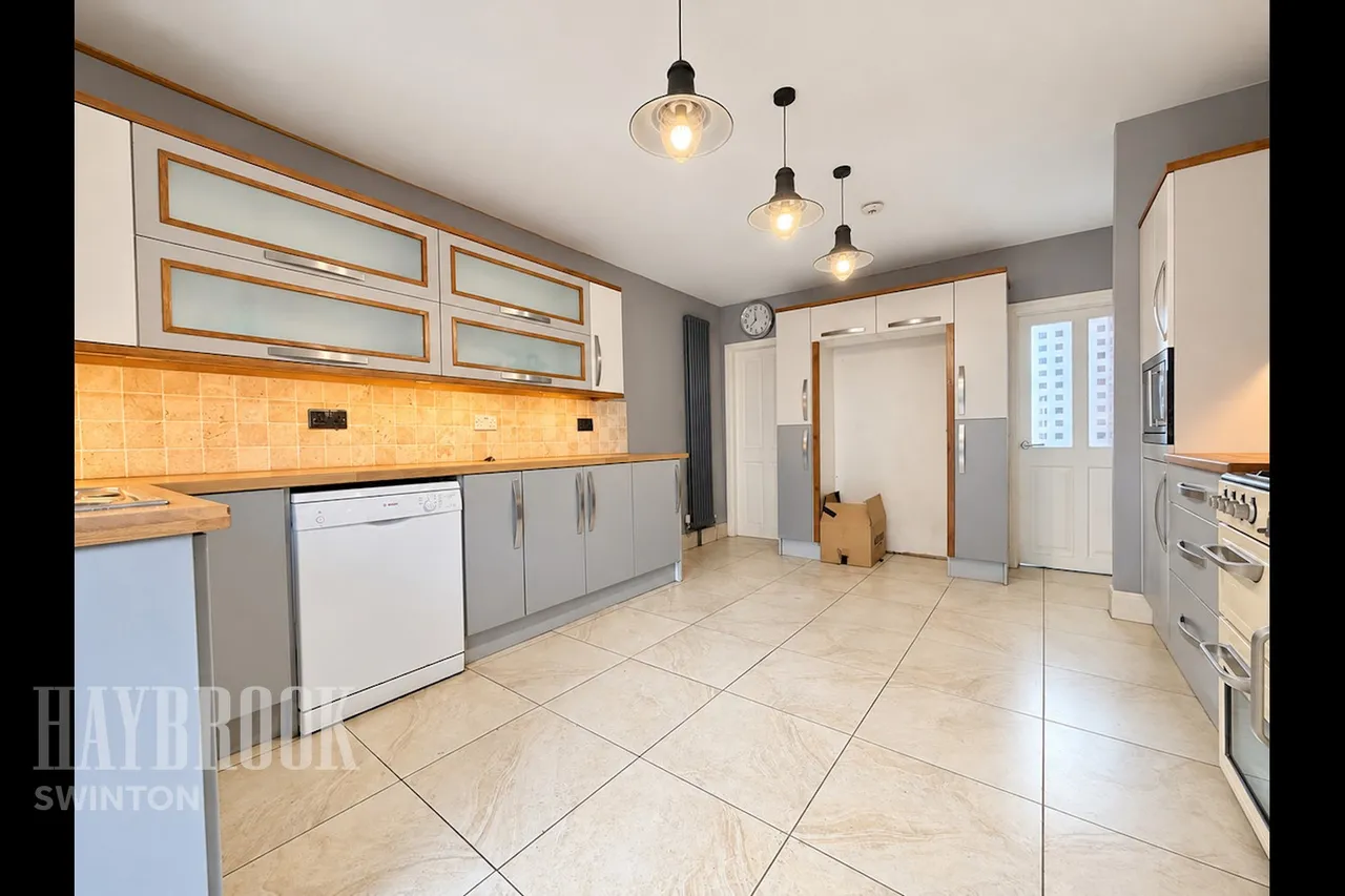 Kilnhurst Road, Rawmarsh, photo 8