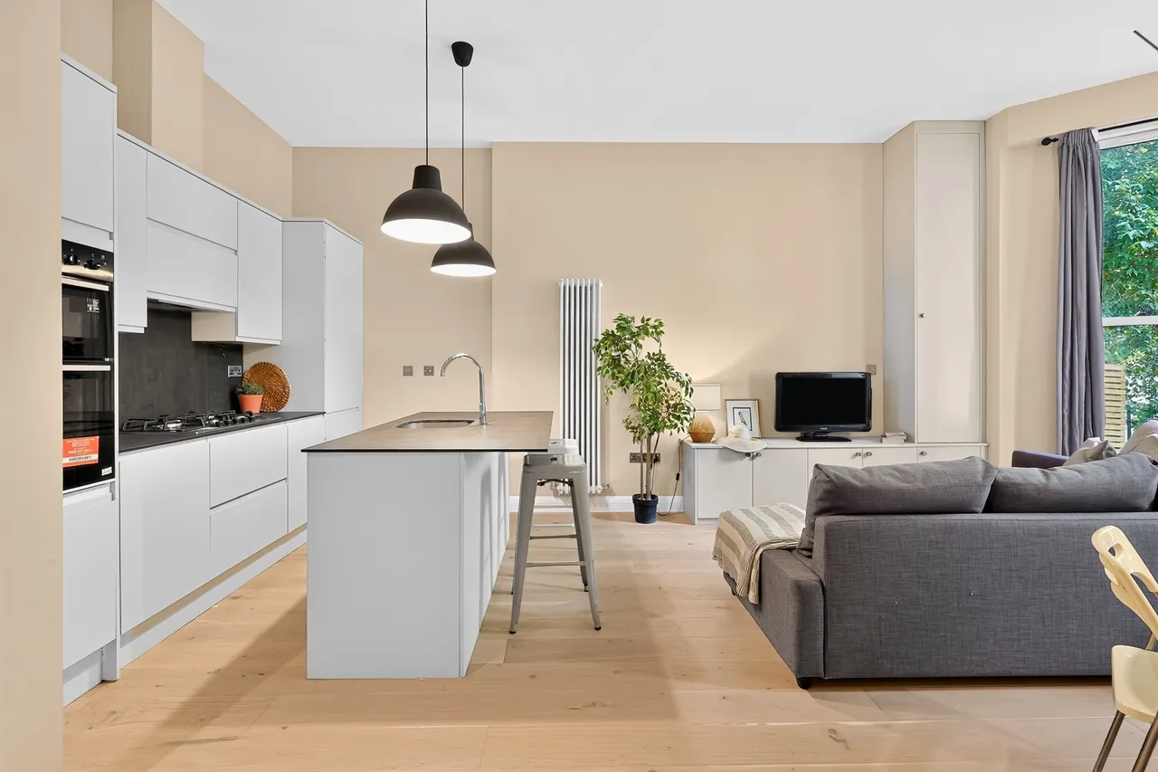2 bed flat for sale, Elsham Road, London, W14