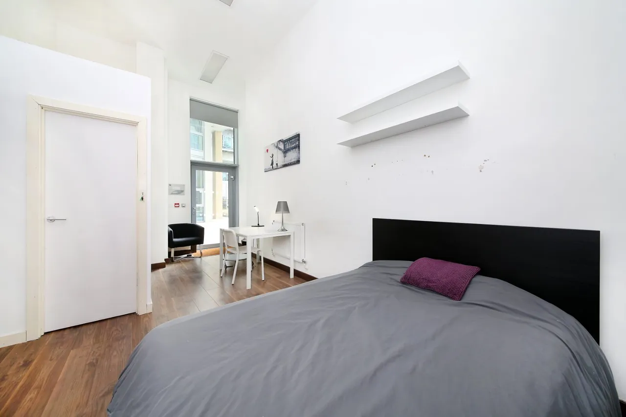 Bridges Court Road, London, SW11, photo 9