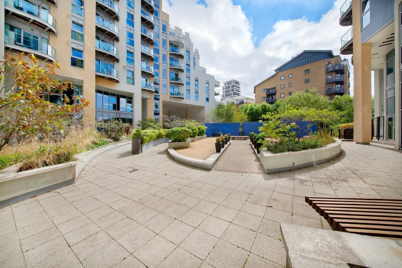 Bridges Court Road, London, SW11, photo 6
