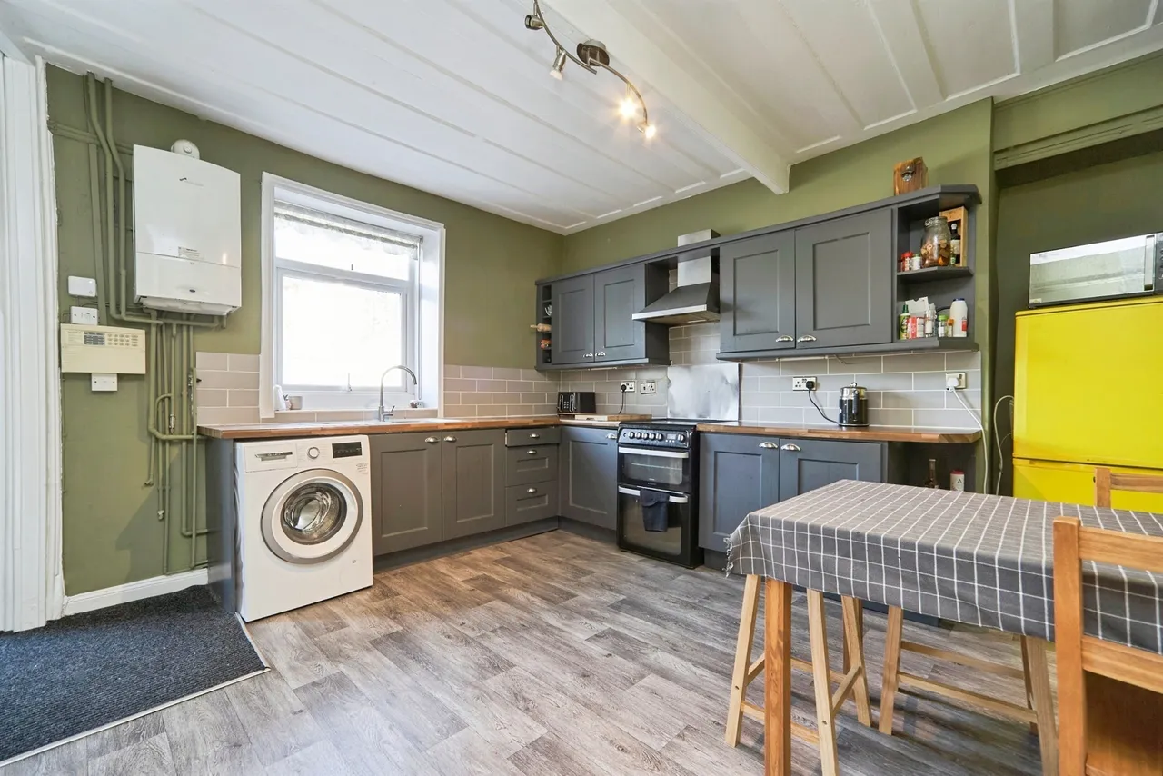Rockfield Terrace, Yeadon, Leeds, photo 3