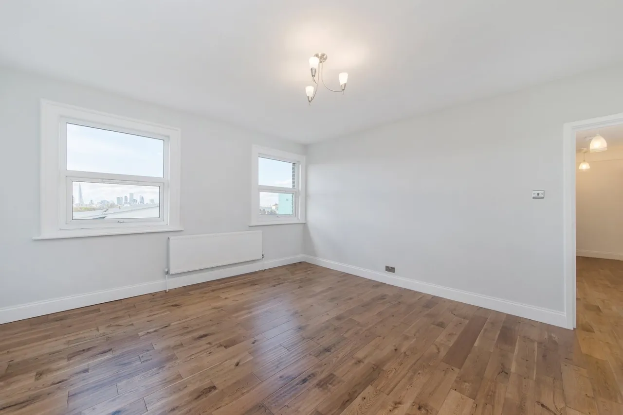 2 bed flat to rent — Peckham High Street, London, SE15