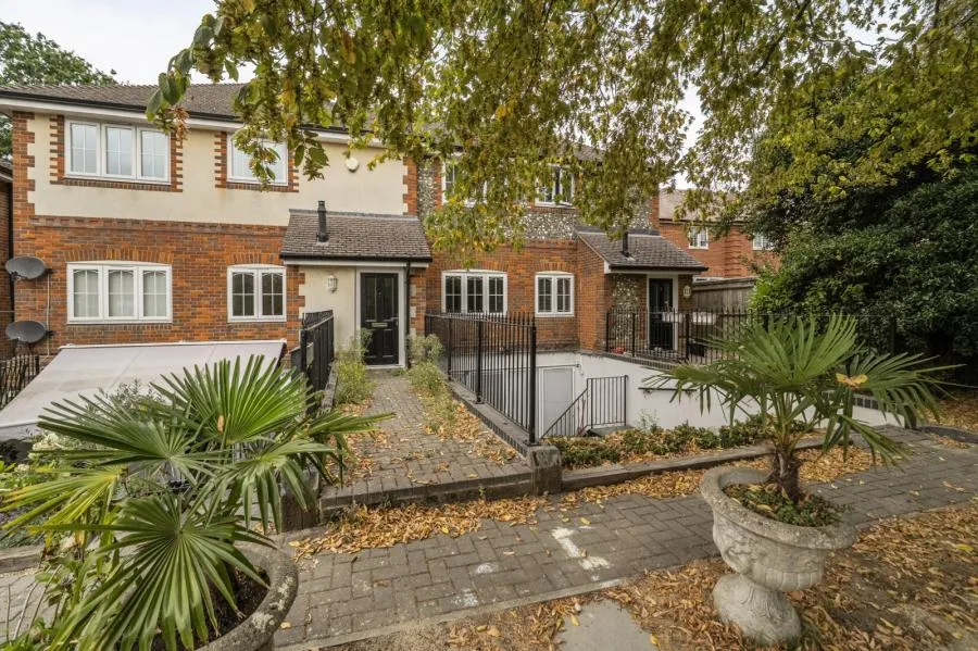 North Street, Winkfield, SL4, photo 10