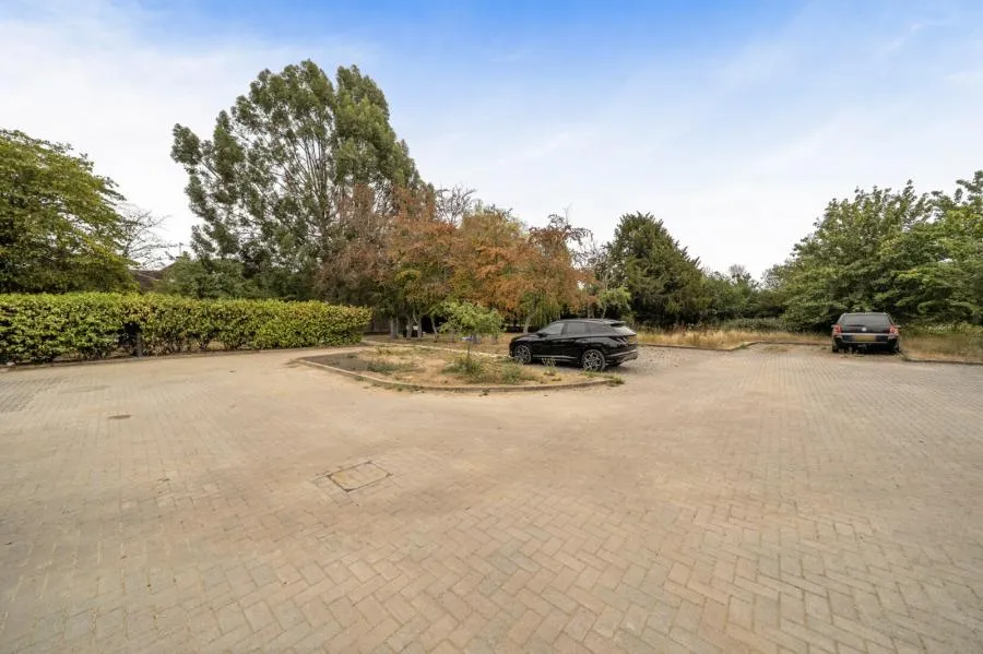 North Street, Winkfield, SL4, photo 9