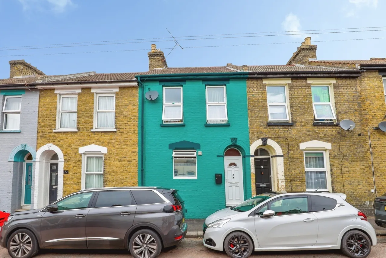 3 bed house for sale, Montfort Road, Rochester, ME2