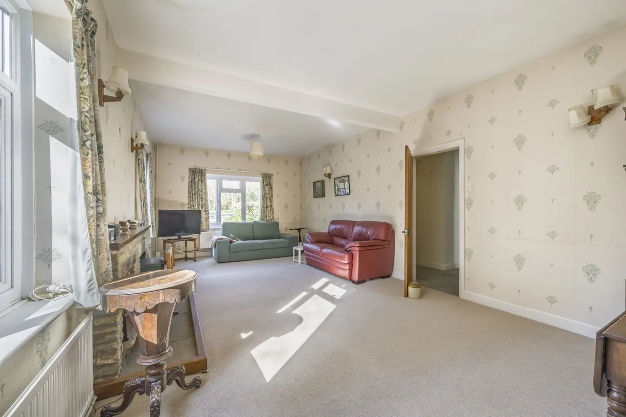 Cirencester Road, South Cerney, GL7, photo 4