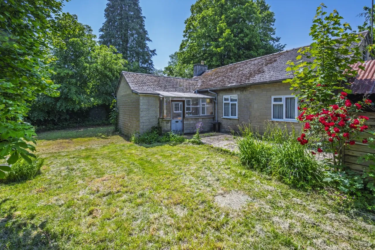 Cirencester Road, South Cerney, GL7, photo 13