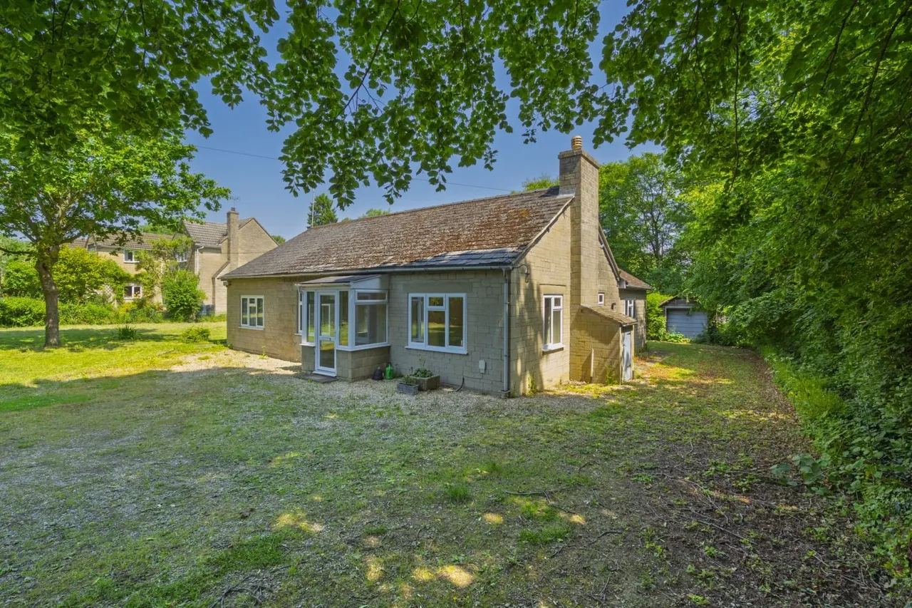 4 bed house for sale, Cirencester Road, South Cerney, GL7