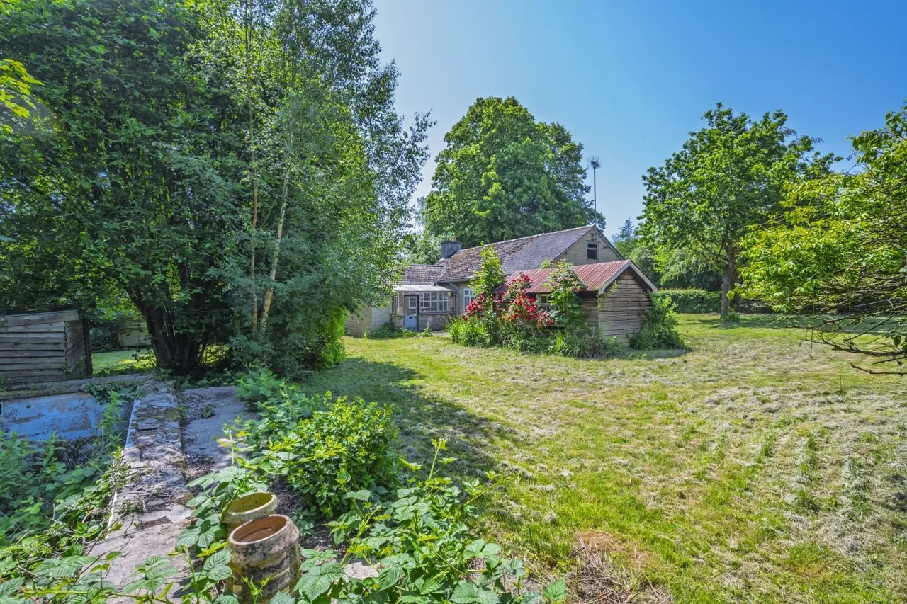 Cirencester Road, South Cerney, GL7, photo 2