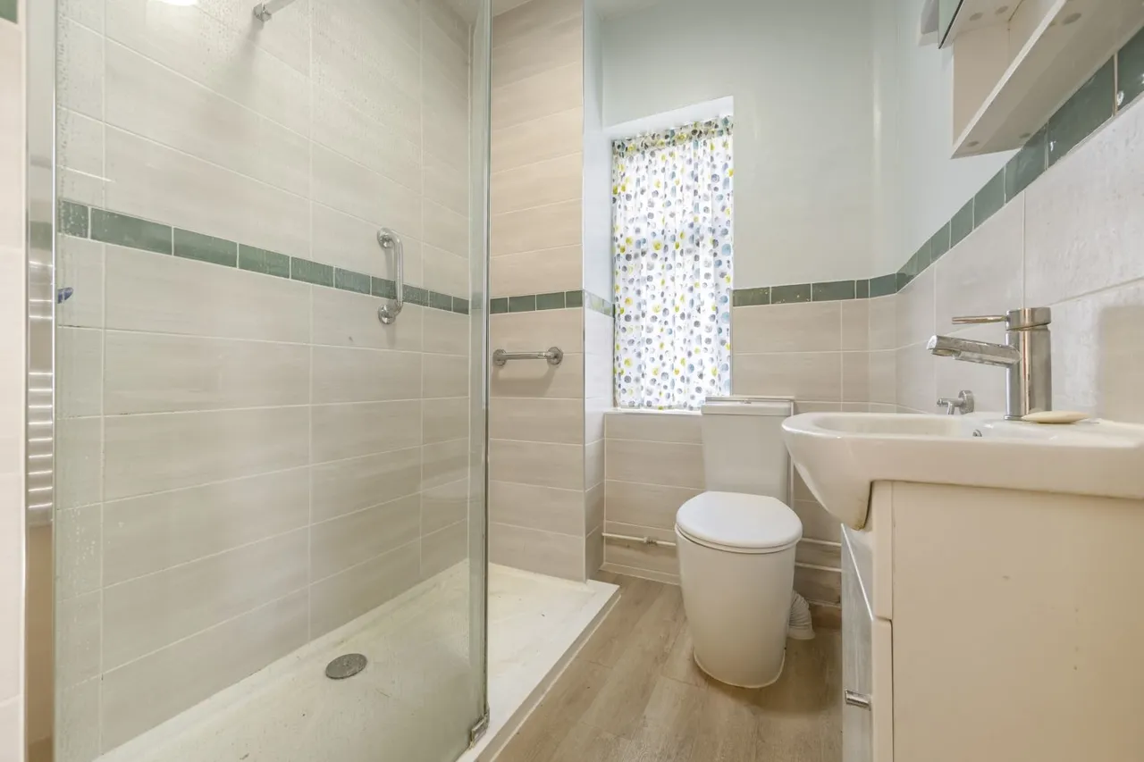 Cirencester Road, South Cerney, GL7, photo 7