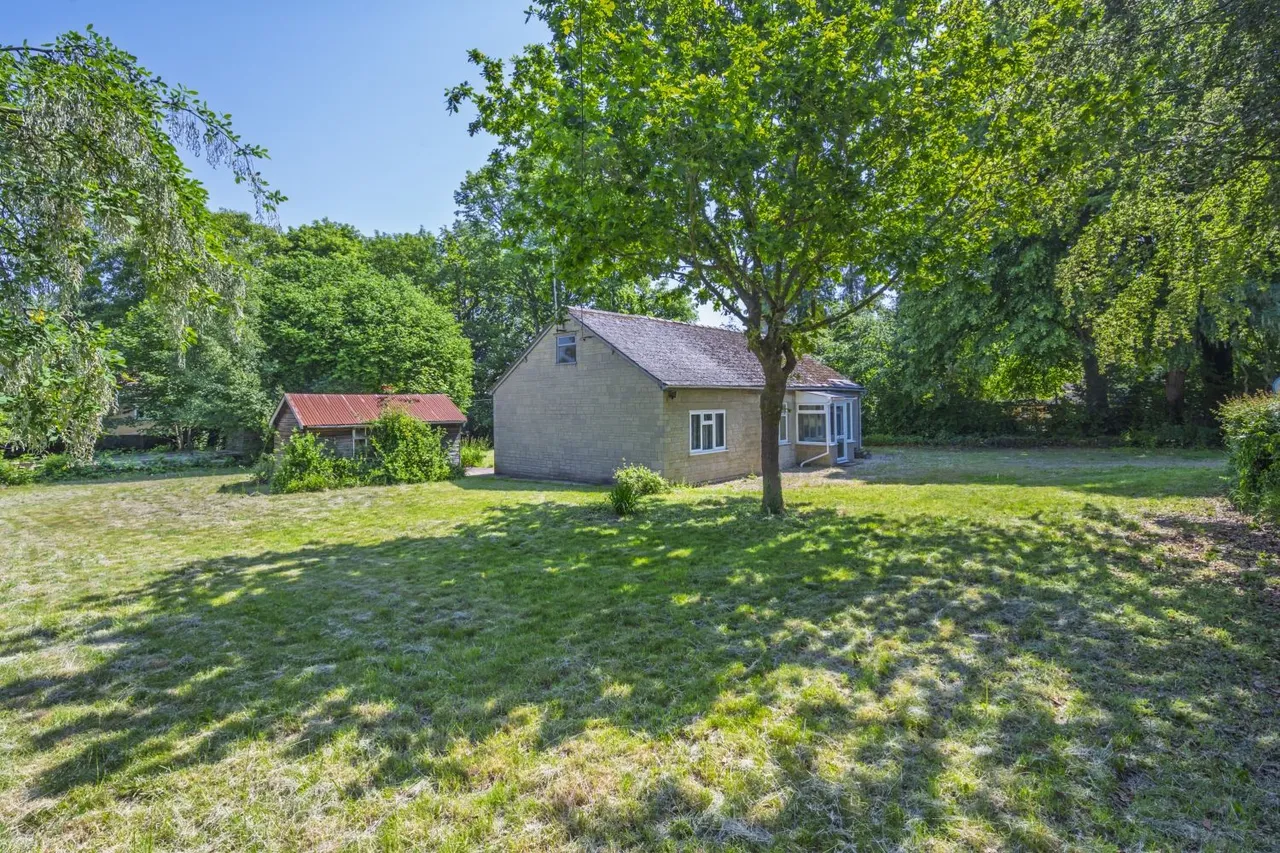 Cirencester Road, South Cerney, GL7, photo 12