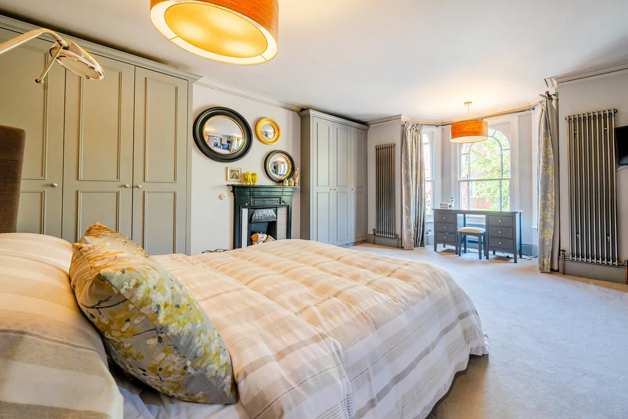 High Street, Datchet, SL3, photo 15