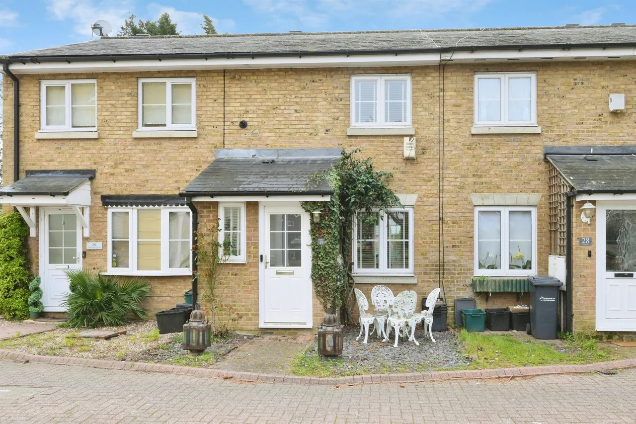 2 bed house for sale, The Lynch, Hoddesdon, EN11