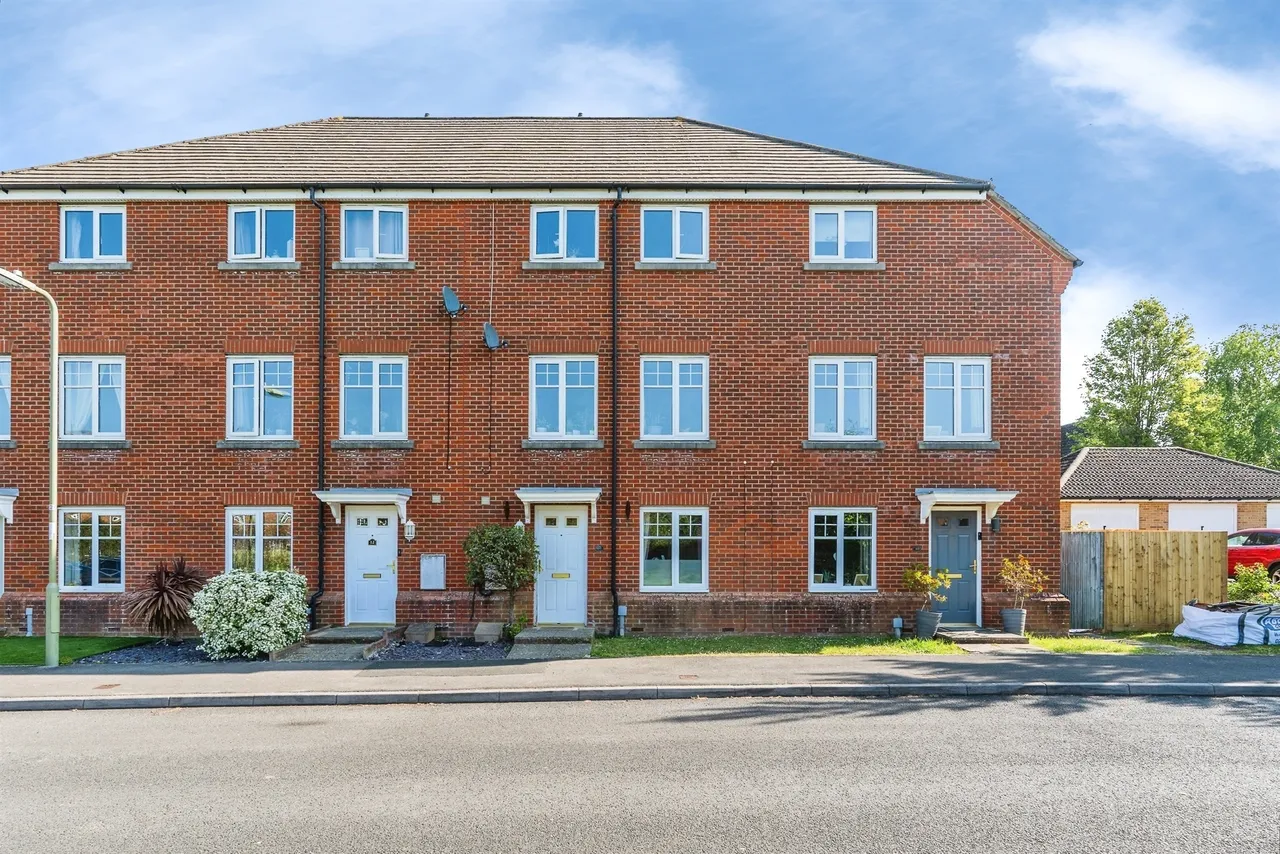 4 bed house for sale — Harris Way, North Baddesley, SOUTHAMPTON