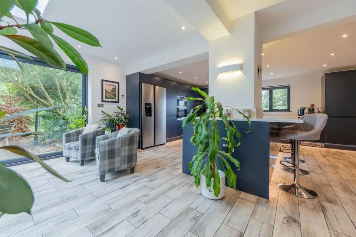 Substantial family home offering versatile multigenerational living with no onward chain, photo 6