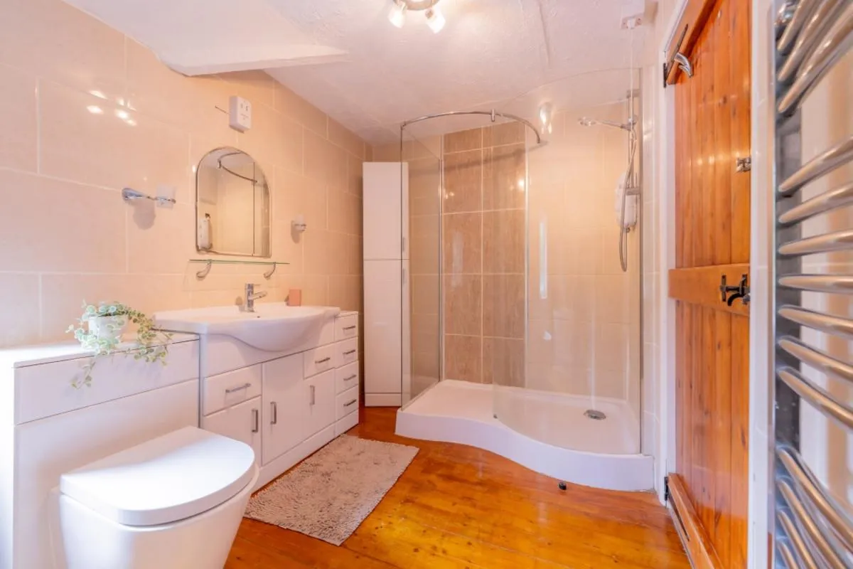 Substantial family home offering versatile multigenerational living with no onward chain, photo 19