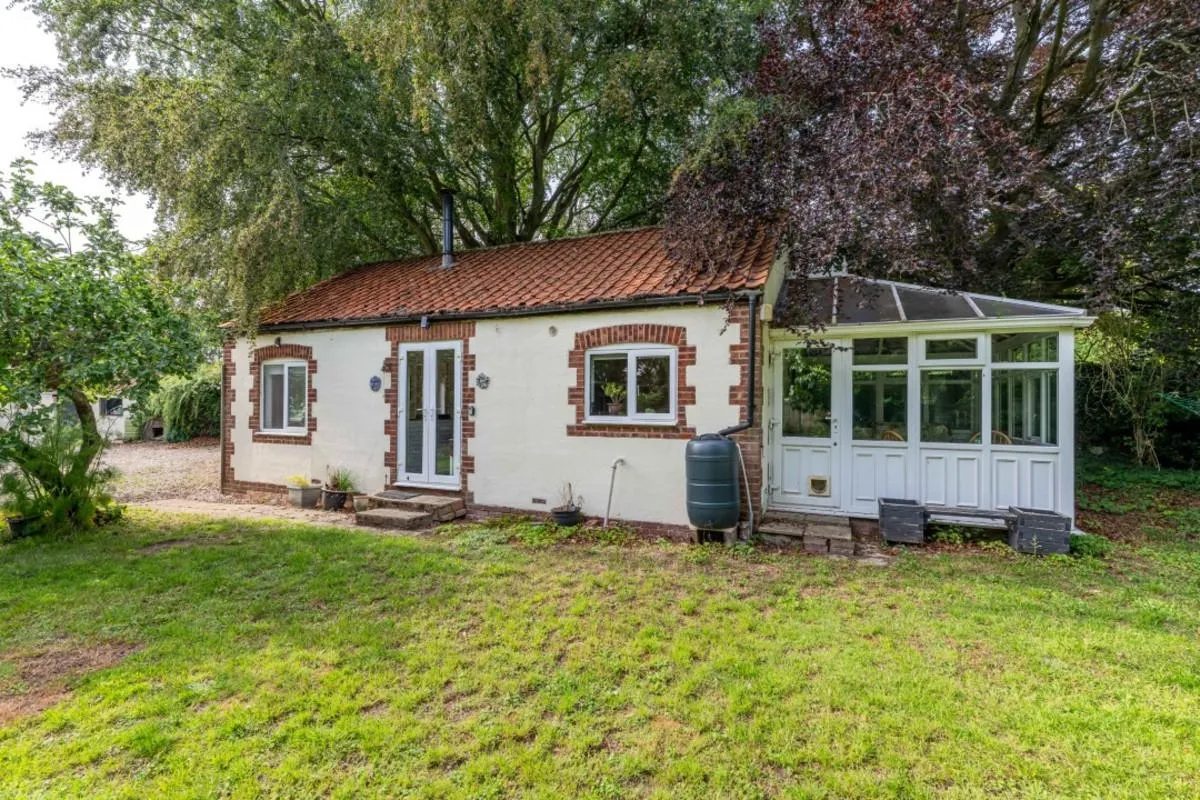 Substantial family home offering versatile multigenerational living with no onward chain, photo 25