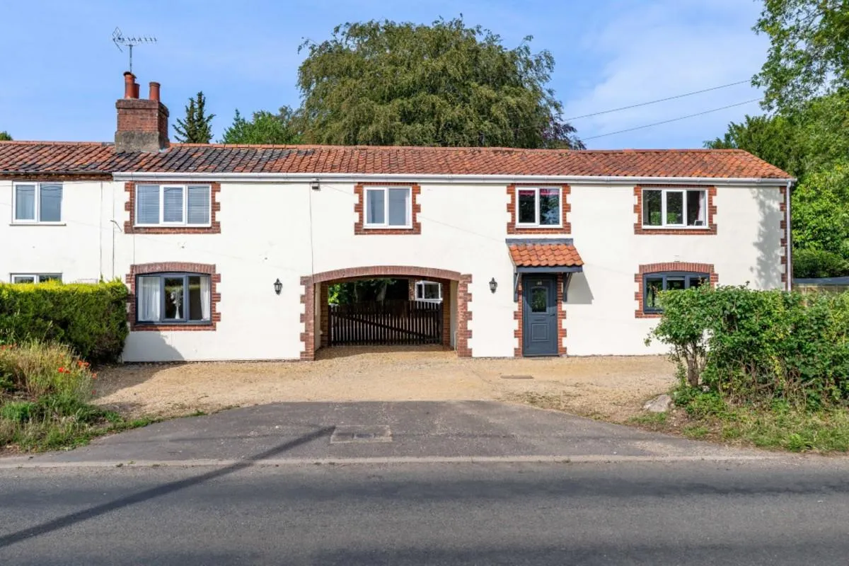 Substantial family home offering versatile multigenerational living with no onward chain, photo 22