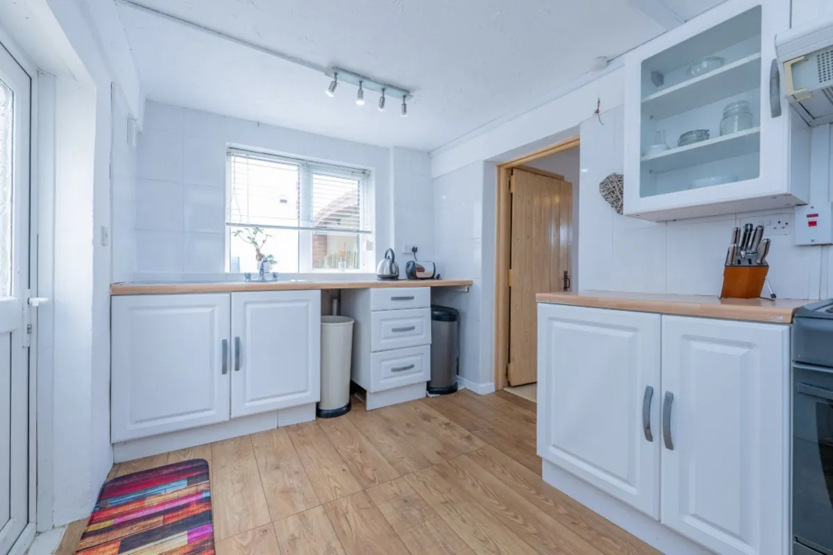 Substantial family home offering versatile multigenerational living with no onward chain, photo 12