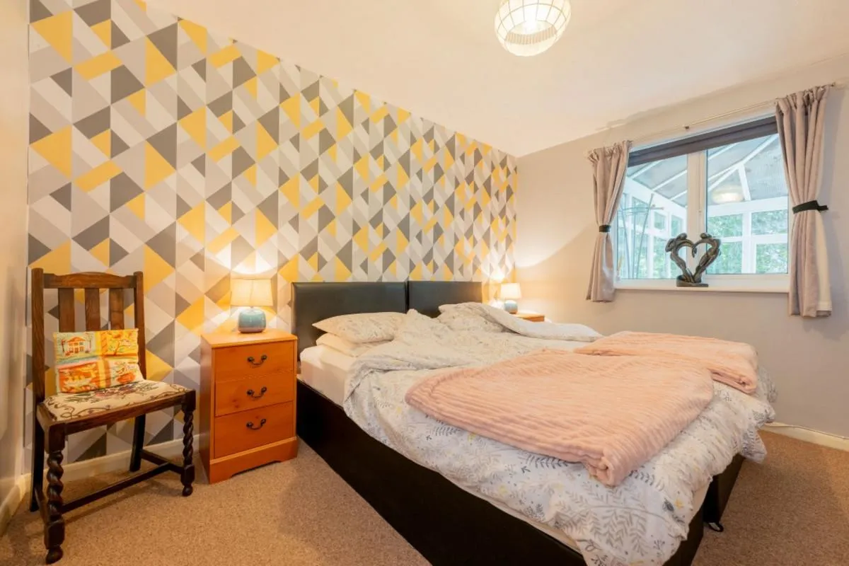 Substantial family home offering versatile multigenerational living with no onward chain, photo 29
