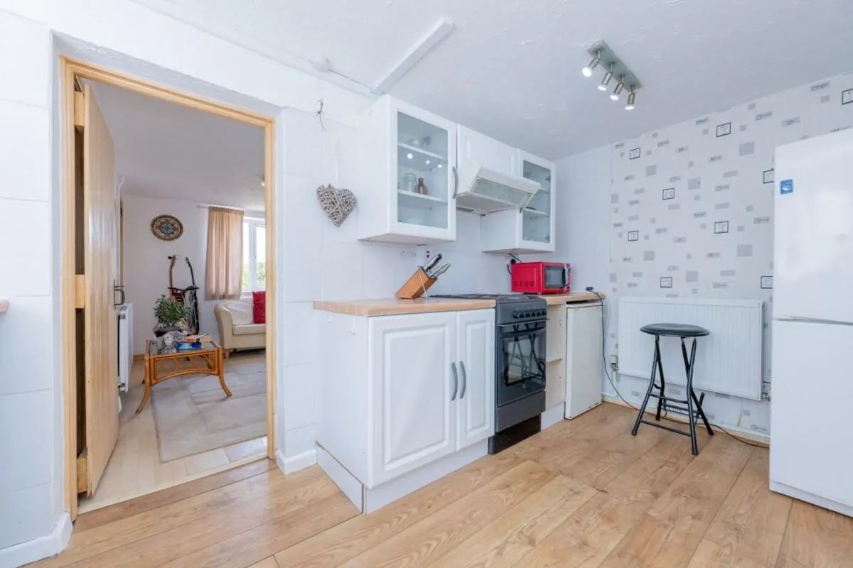 Substantial family home offering versatile multigenerational living with no onward chain, photo 11
