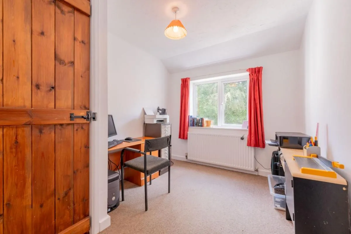 Substantial family home offering versatile multigenerational living with no onward chain, photo 16