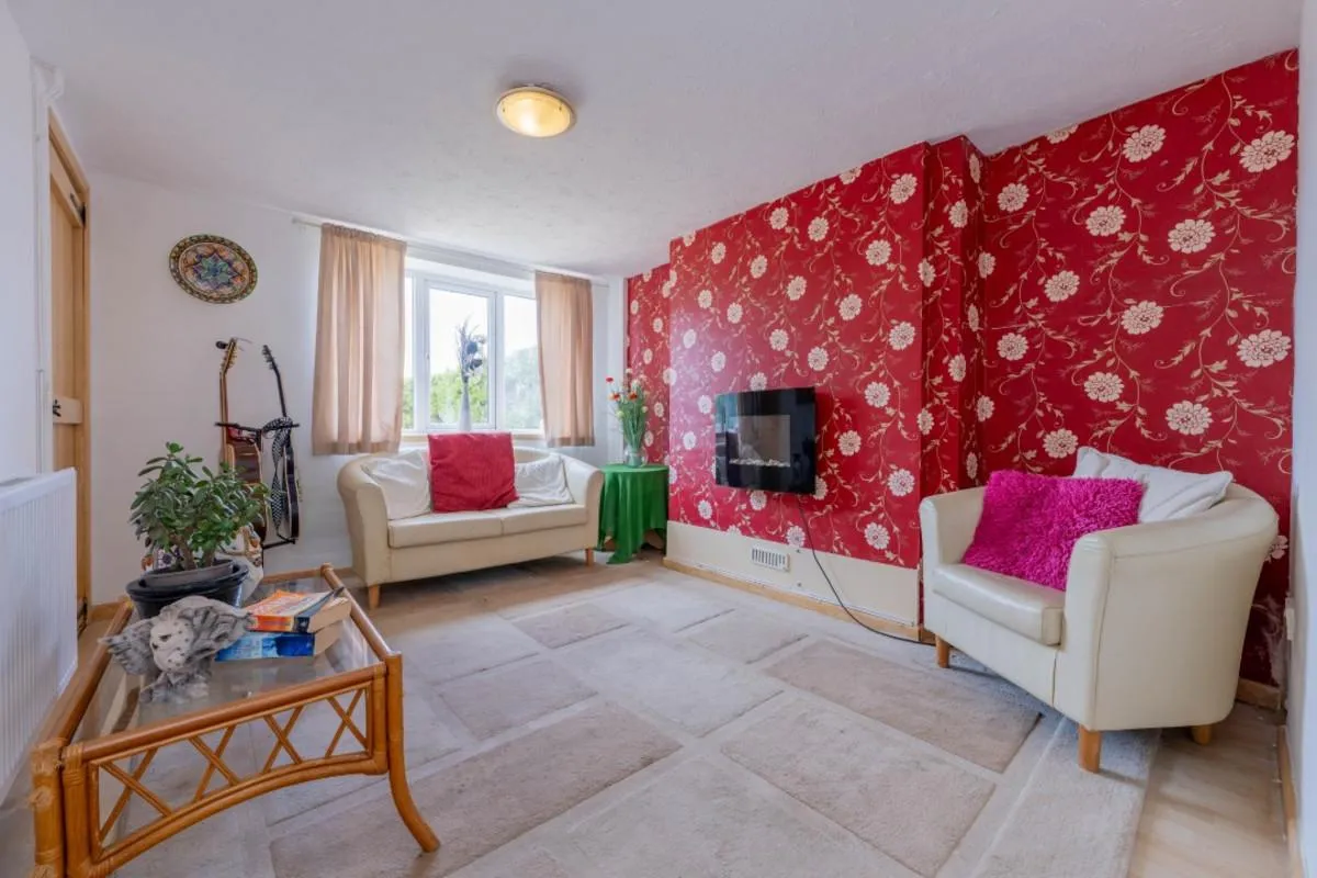 Substantial family home offering versatile multigenerational living with no onward chain, photo 10