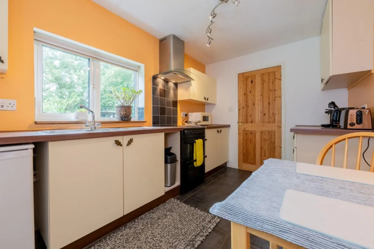 Substantial family home offering versatile multigenerational living with no onward chain, photo 31