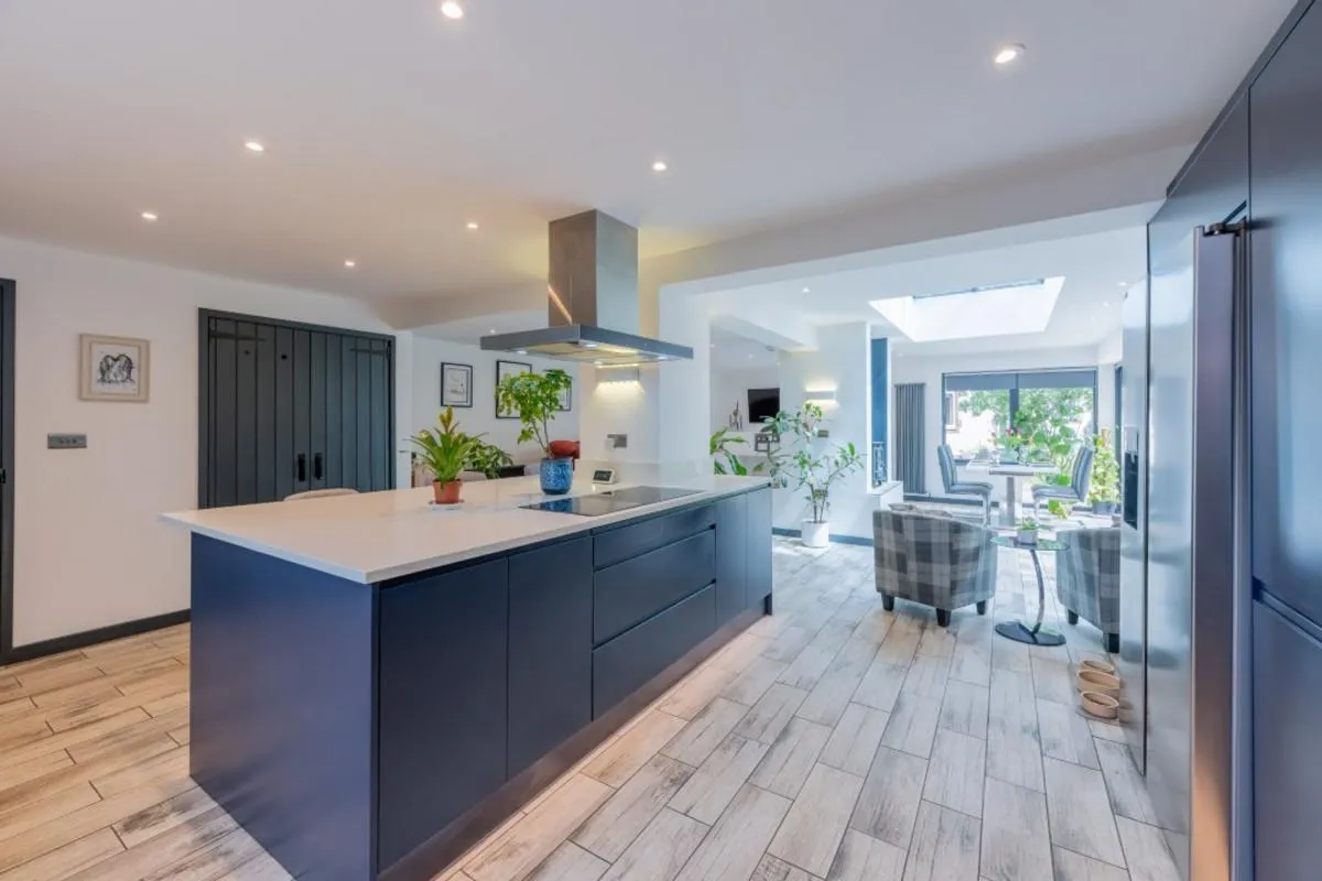 Substantial family home offering versatile multigenerational living with no onward chain, photo 5