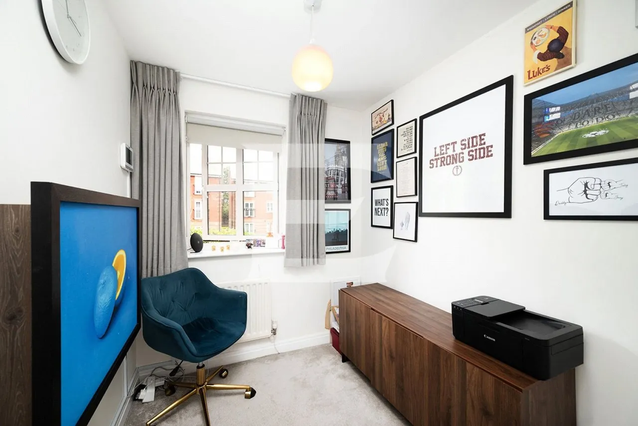 Kingsbridge Drive, Mill Hill, NW7, photo 20