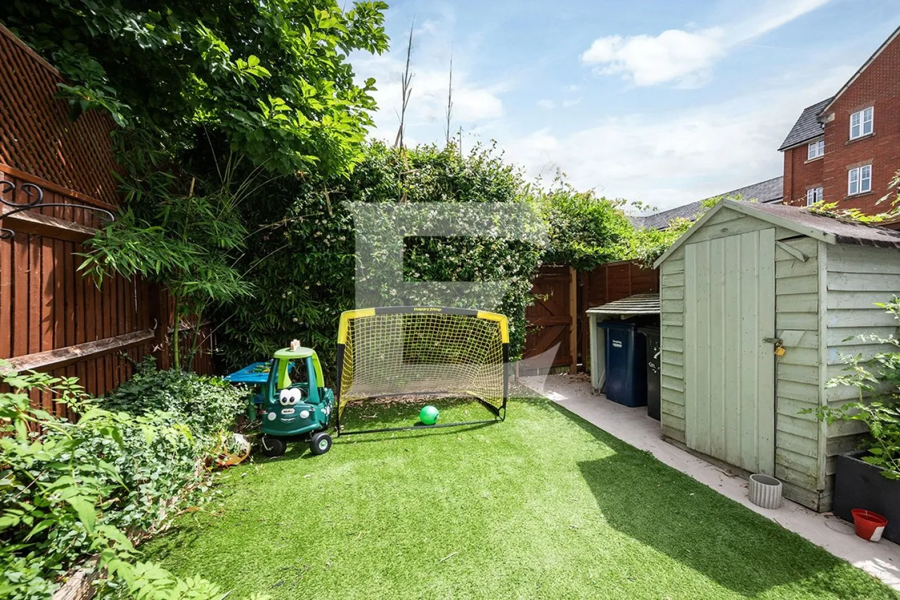 Kingsbridge Drive, Mill Hill, NW7, photo 10