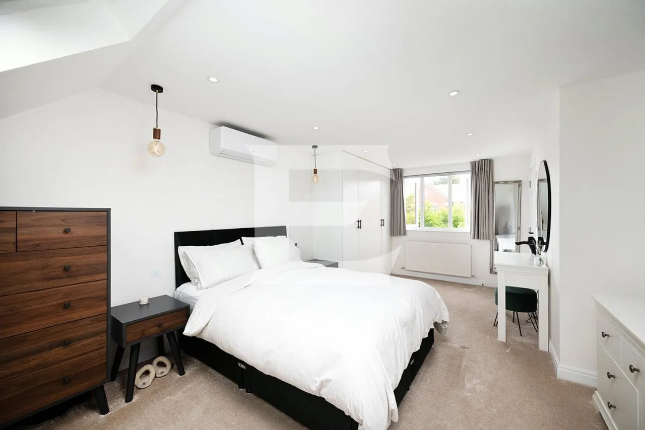 Kingsbridge Drive, Mill Hill, NW7, photo 8