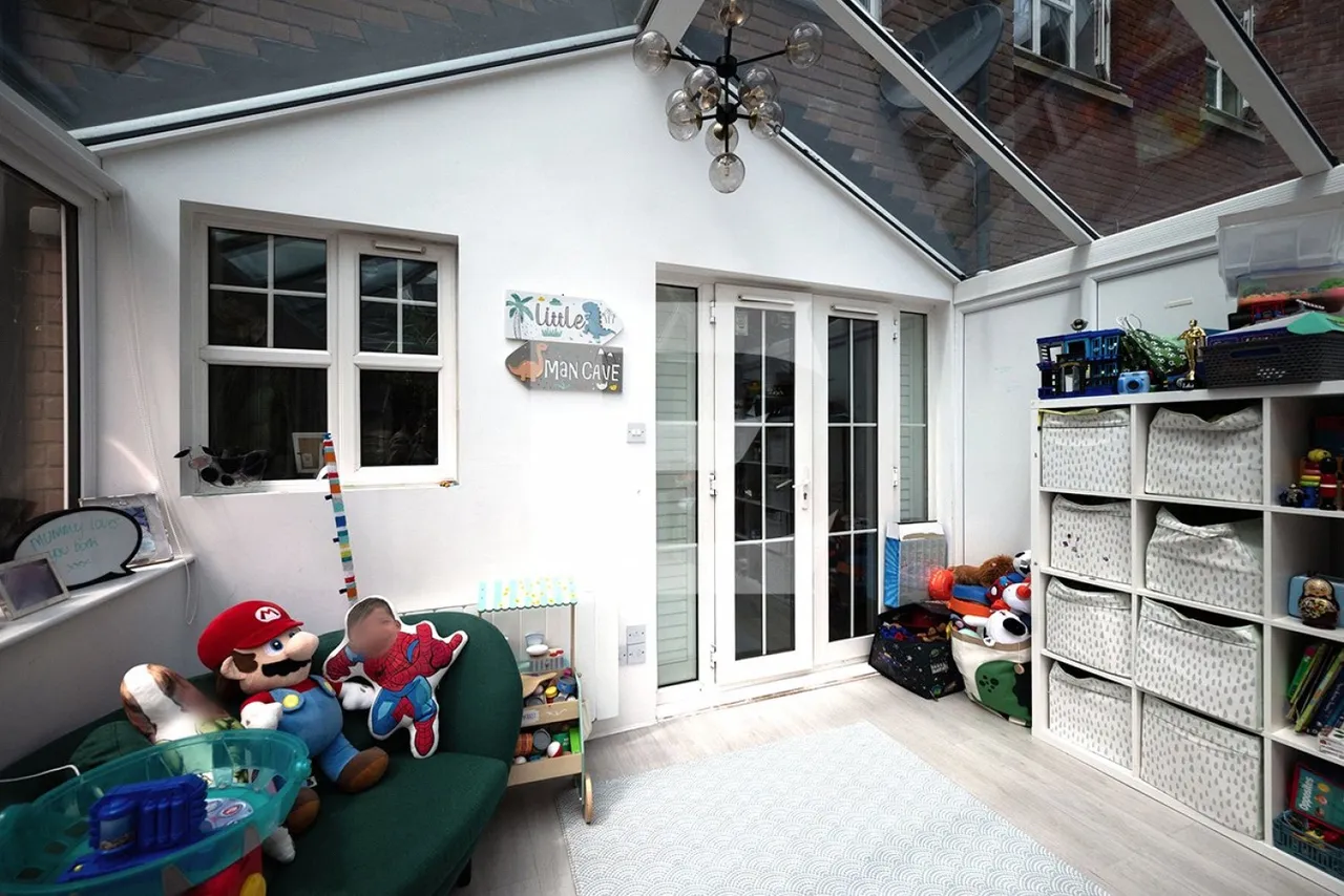 Kingsbridge Drive, Mill Hill, NW7, photo 16