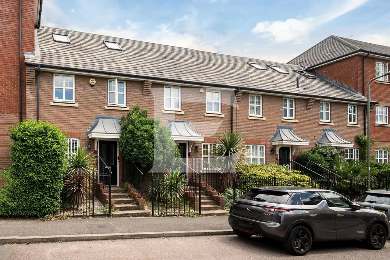 Kingsbridge Drive, Mill Hill, NW7, photo 21