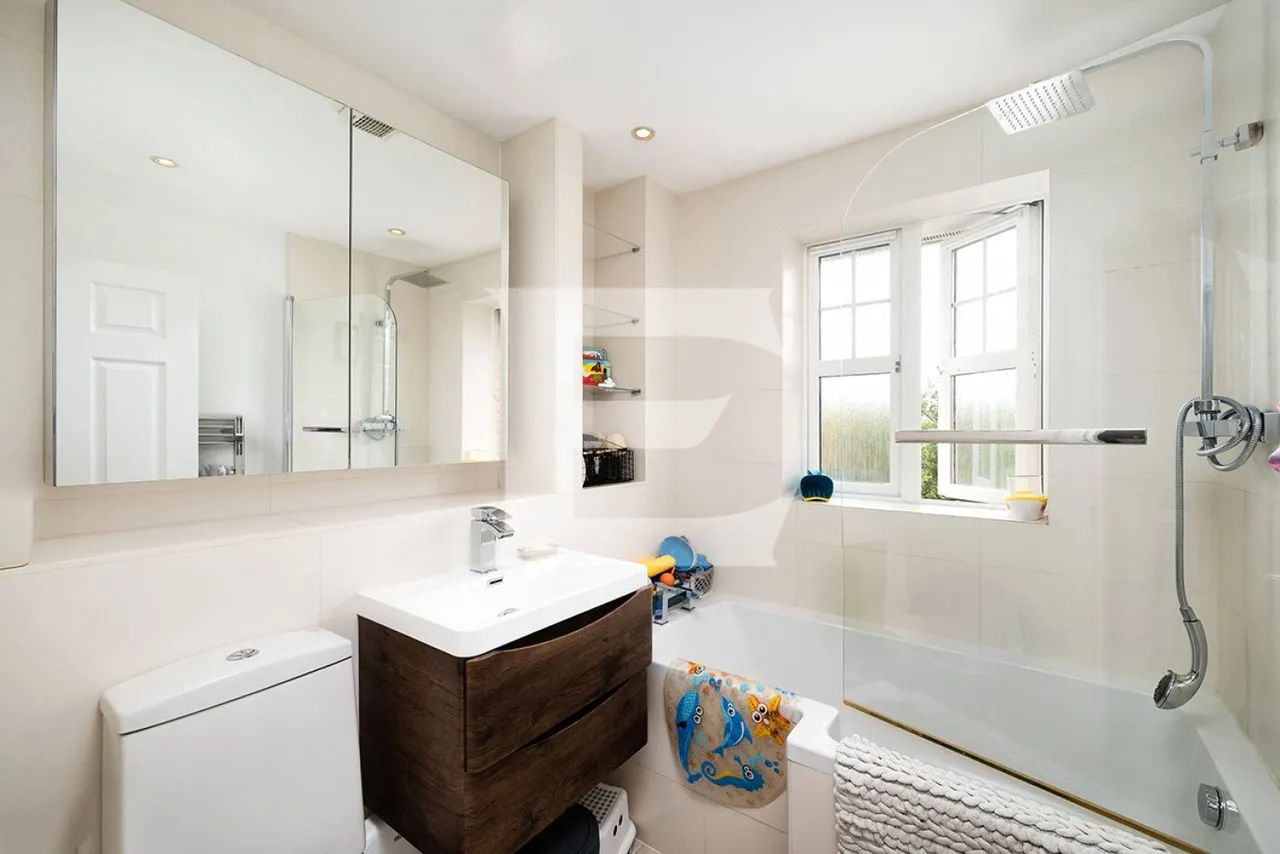 Kingsbridge Drive, Mill Hill, NW7, photo 7