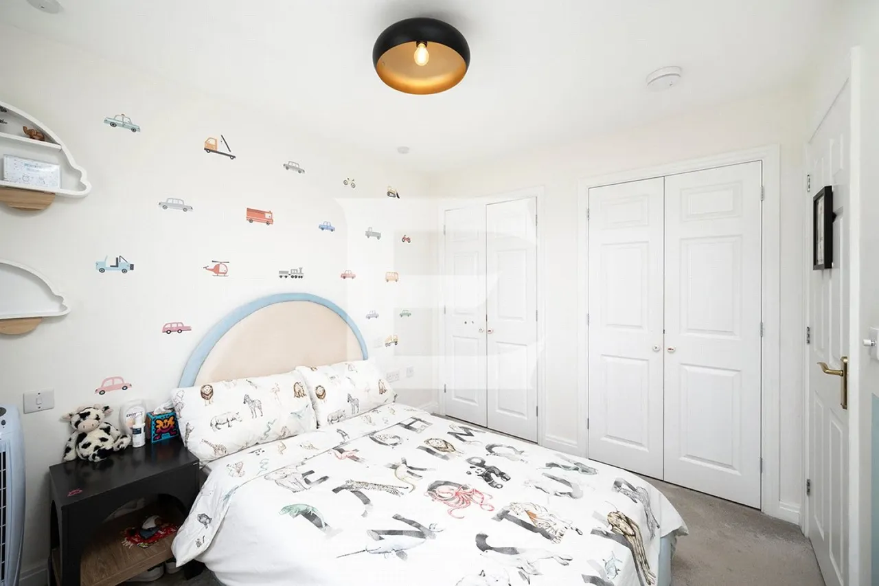 Kingsbridge Drive, Mill Hill, NW7, photo 18