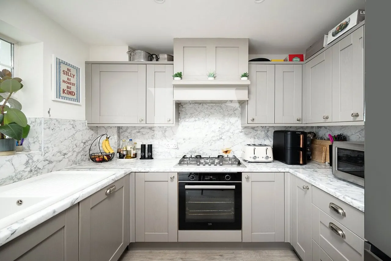 Kingsbridge Drive, Mill Hill, NW7, photo 14