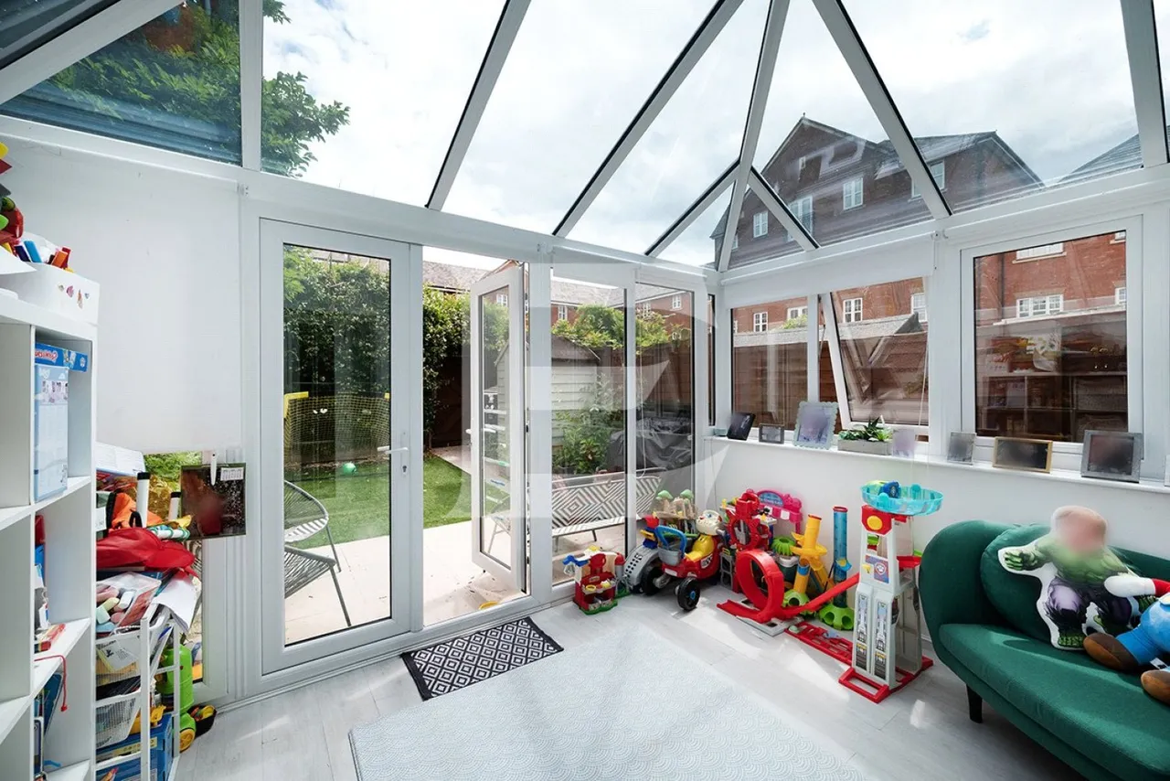Kingsbridge Drive, Mill Hill, NW7, photo 15