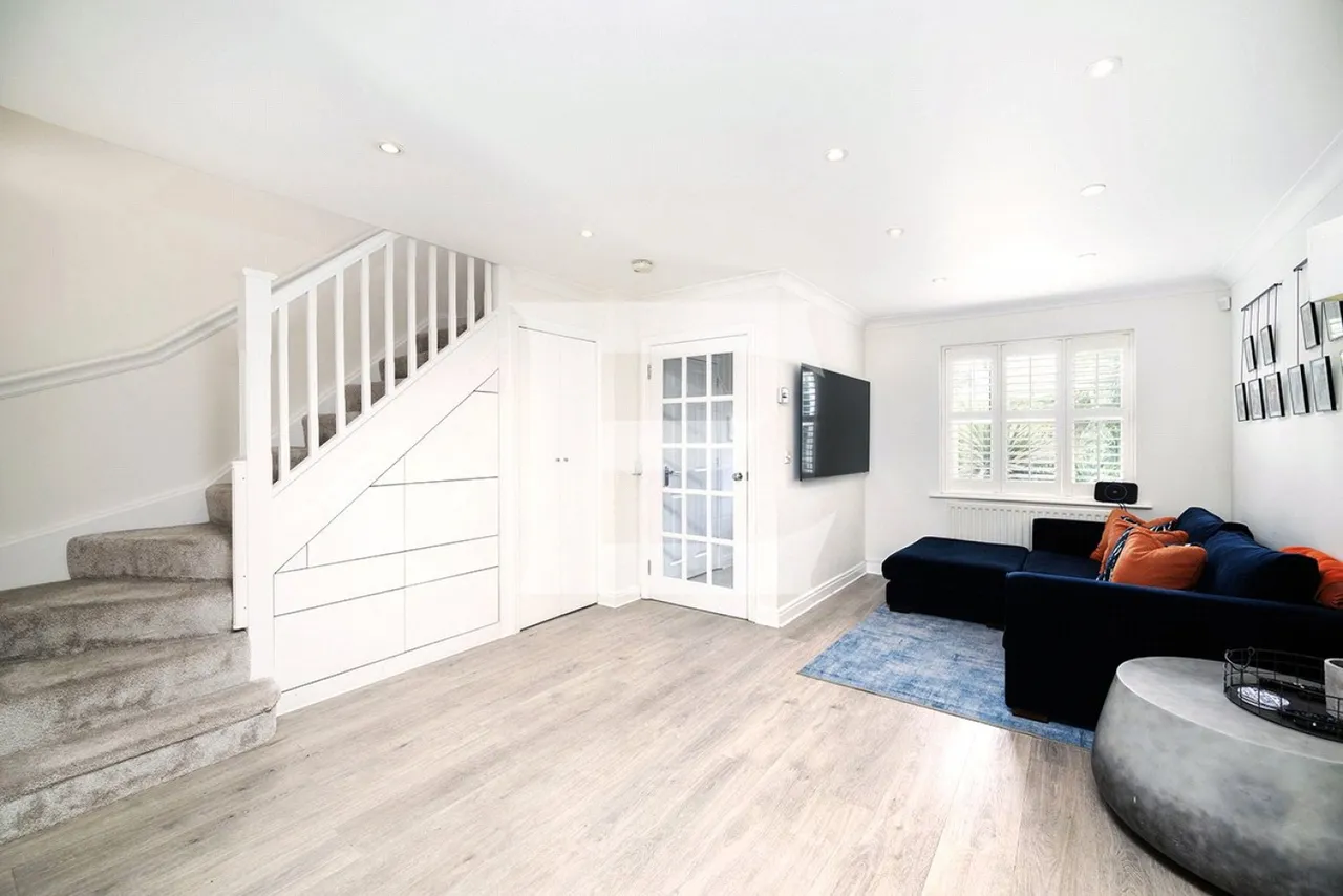 Kingsbridge Drive, Mill Hill, NW7, photo 5