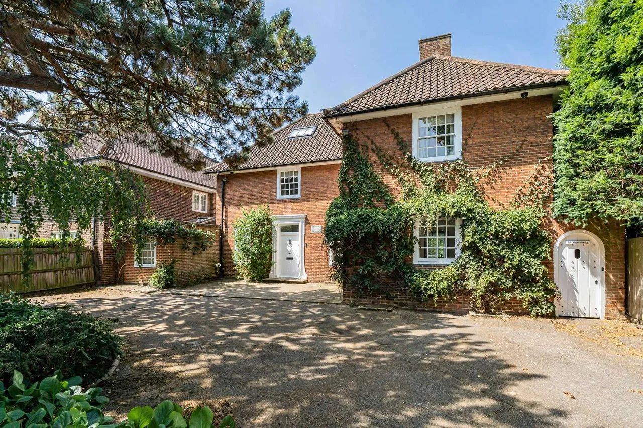 Edgehill Road, London, W13 8HW, photo 2