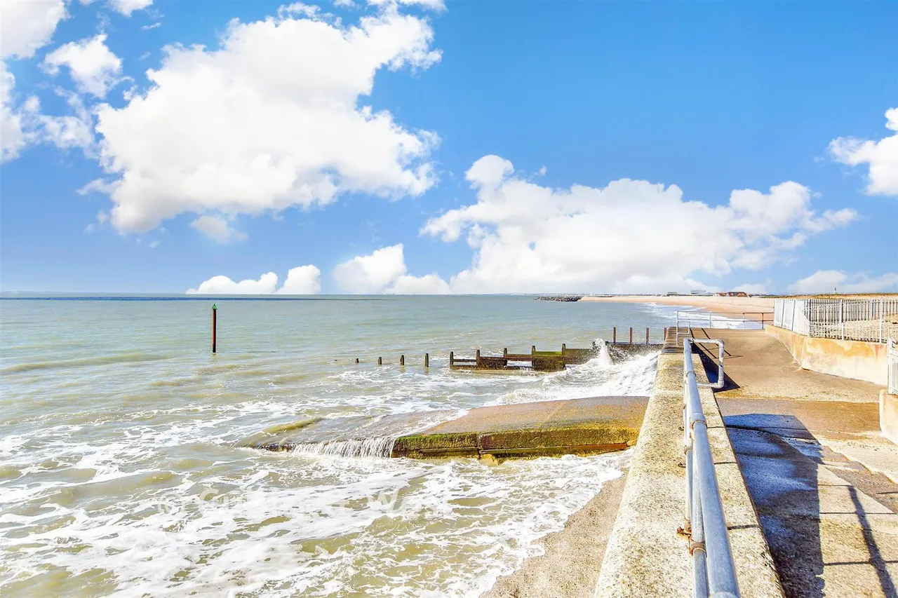 Drift Lane, Selsey, PO20, photo 2