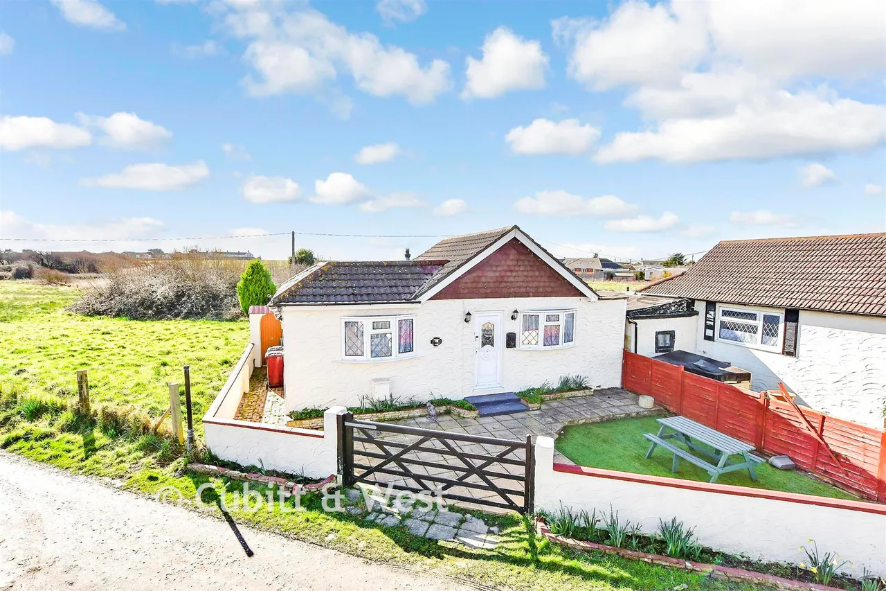 2 bed house for sale, Drift Lane, Selsey, PO20