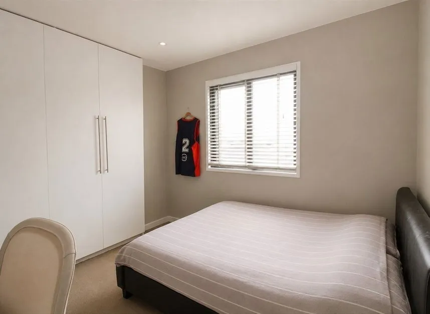 High Street, Acton, W3, photo 3